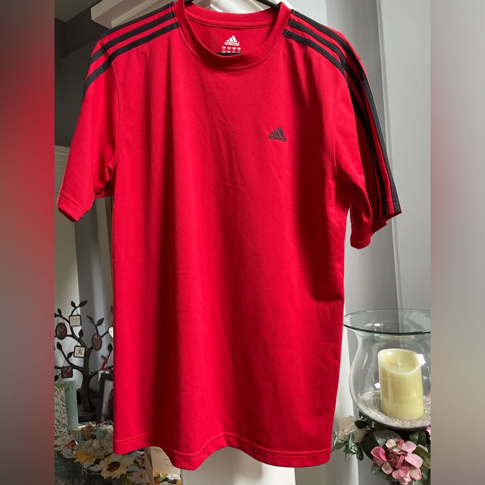 NWOT Adidas men’s short sleeve shirt activewear size medium